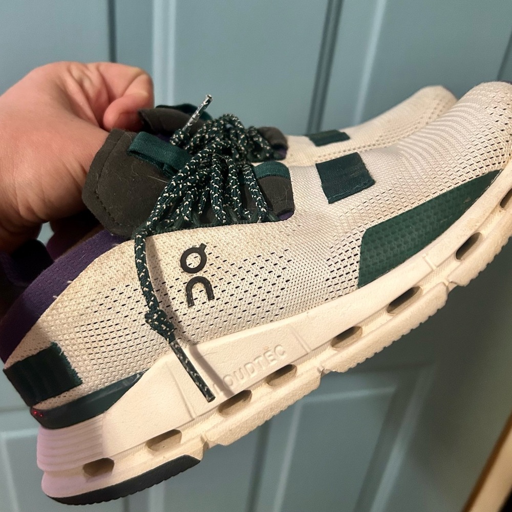 On Clouds Kids Sneakers in Cream and Green